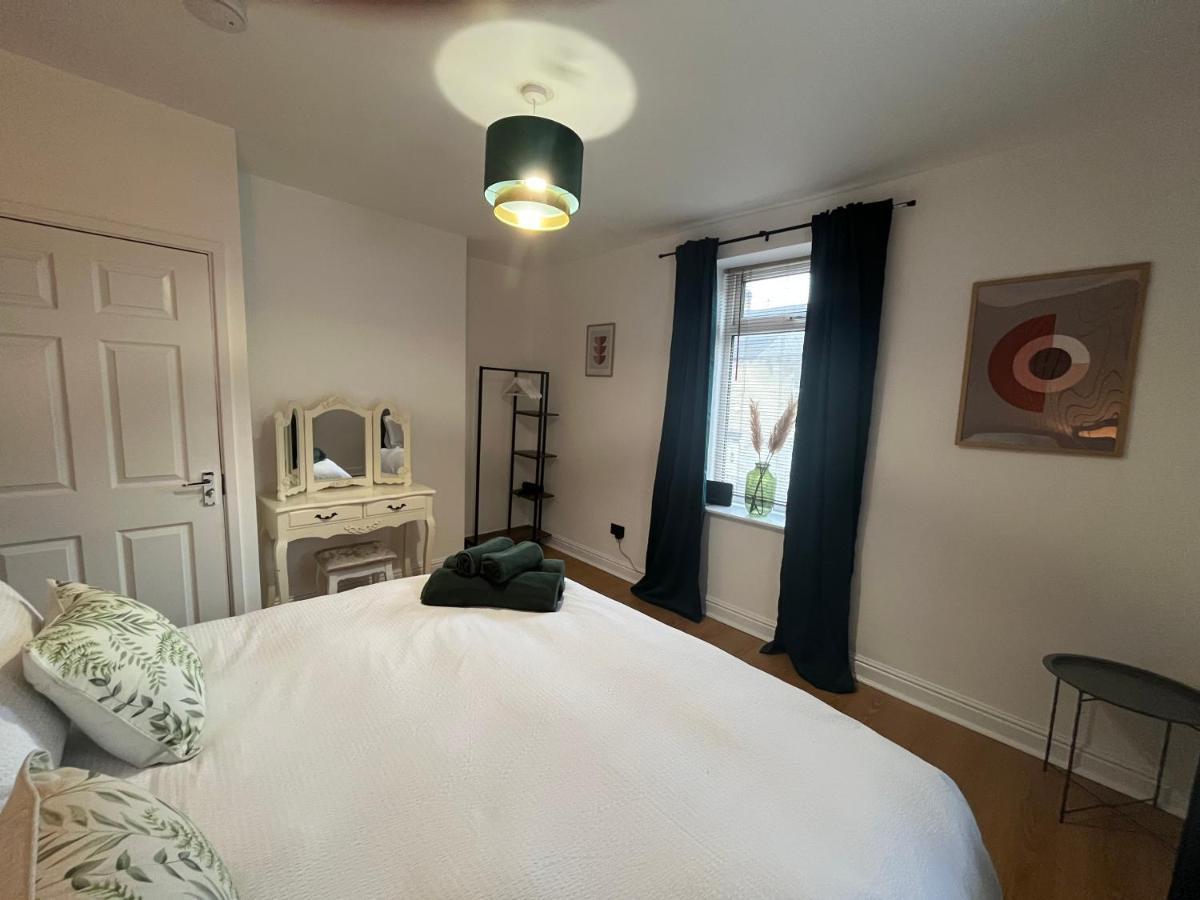 Modern & Retro Two Bedroom Apartment In Barnsley Exteriör bild
